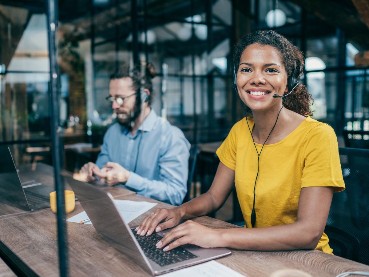 managed-it-support-brisbane lady-wearing-headphones